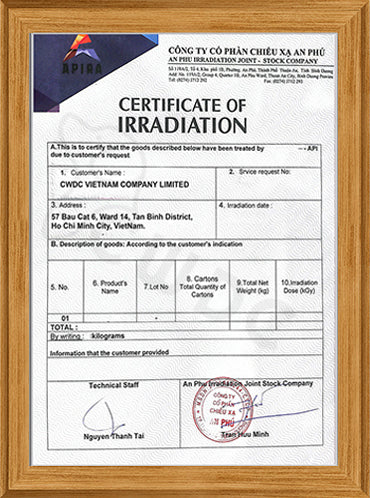 コーヒーウッドは鹿の角や骨のような犬に対する危険性がありません。コーヒーウッドの安全性を示す証明書。